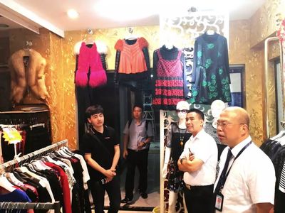 原创设计驱动产业升级 平湖羽绒服产业联盟走进重庆服装批发市场